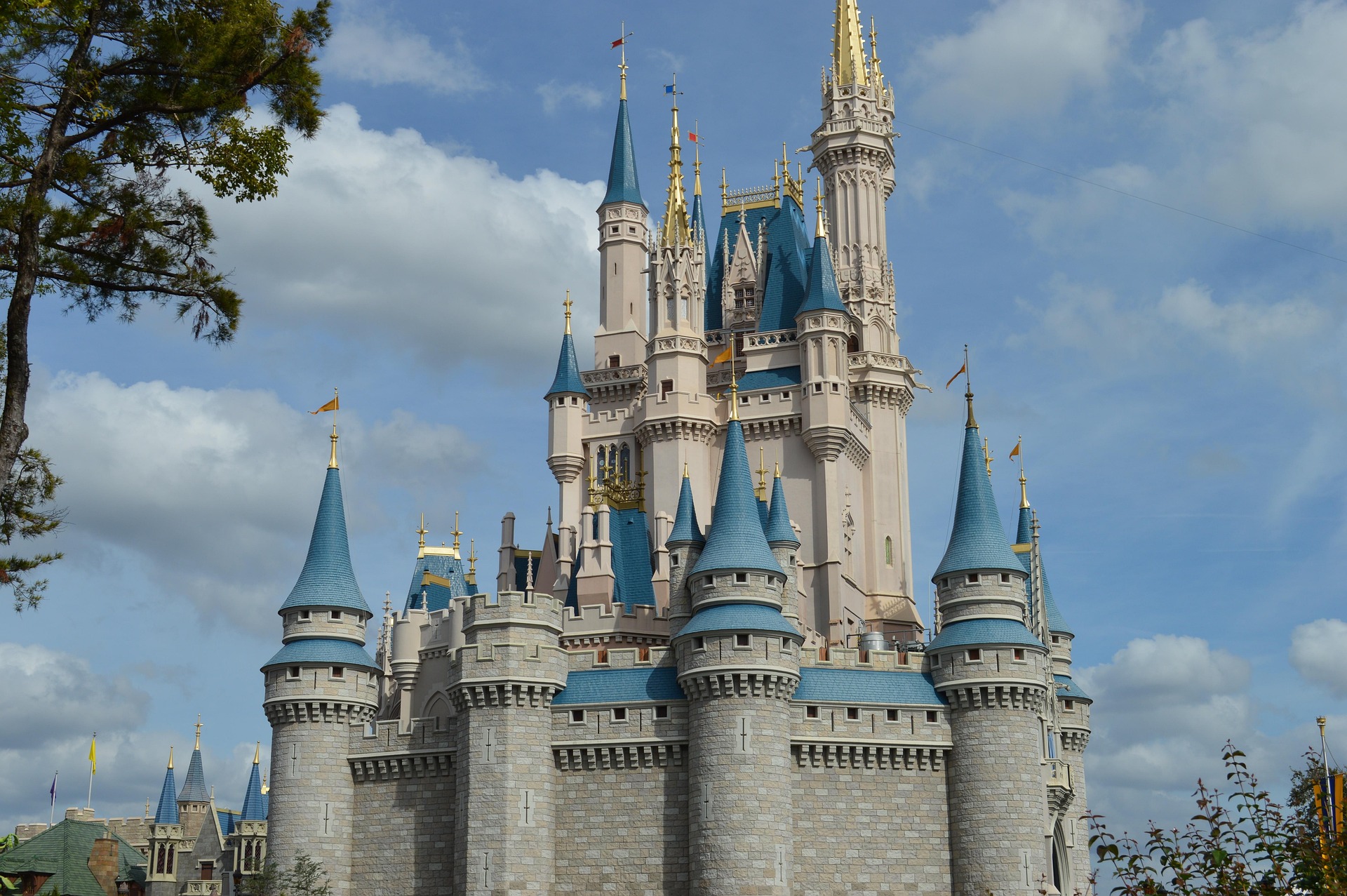 cinderella's castle at walt disney world orlando