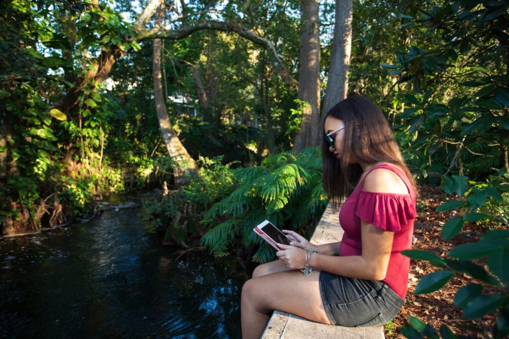 woman working on ipad in mead botanical garden in orlando fl