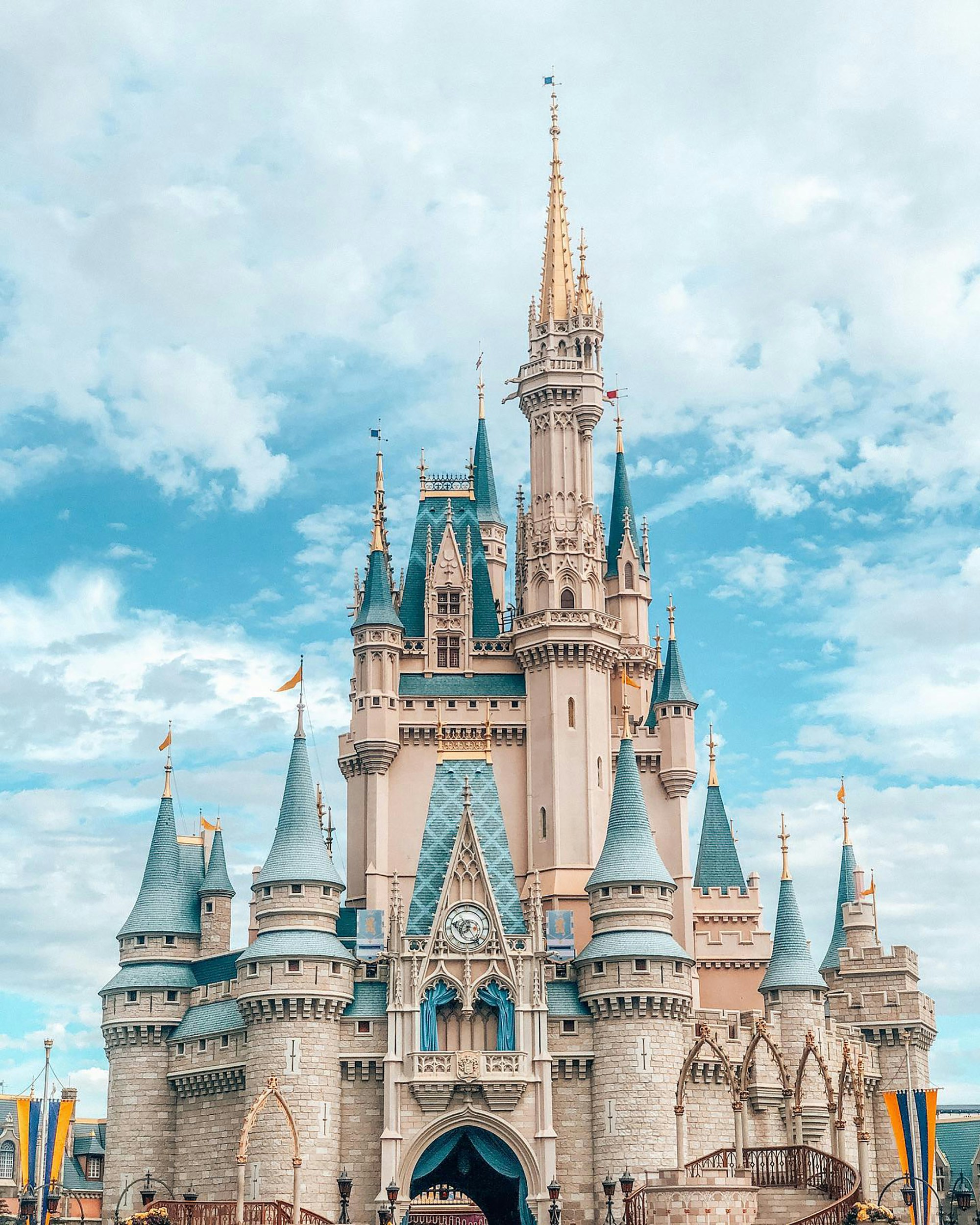 cinderella's castle at walt disney world orlando